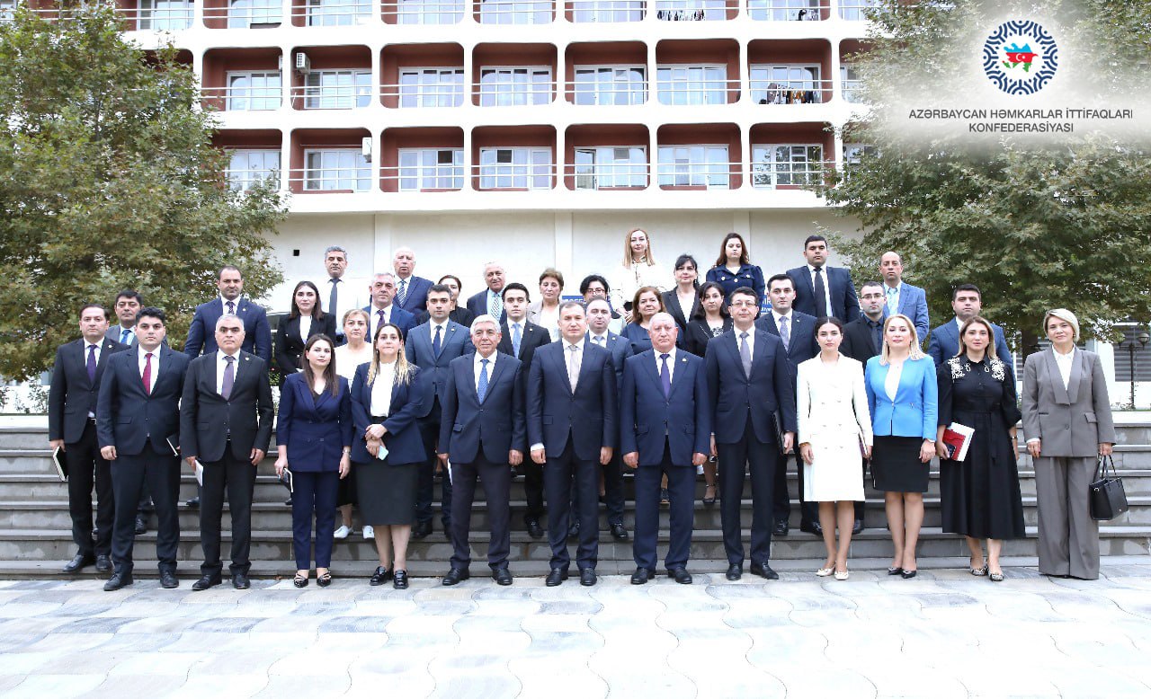 AHİK sədri qurumun Əmək və Sоsial Münasibətlər Akademiyasında tədrisin vəziyyəti ilə maraqlanıb – FOTO