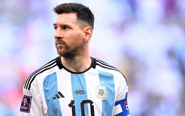 Messi tarixin ən yaxşı futbolçusu SEÇİLDİ