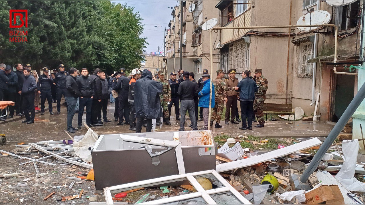 Gəncədə yaşayış binasında PARTLAYIŞ – Ölənlər var – FOTO/VİDEO