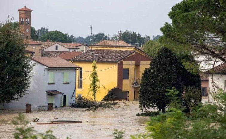 İtaliyada daşqınlar: 300-dən çox insan xilas edildi - FOTO