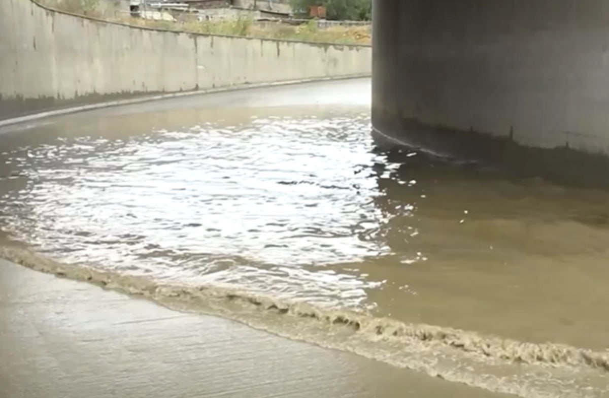 Bakıda bu tunel su altında qaldı - VİDEO