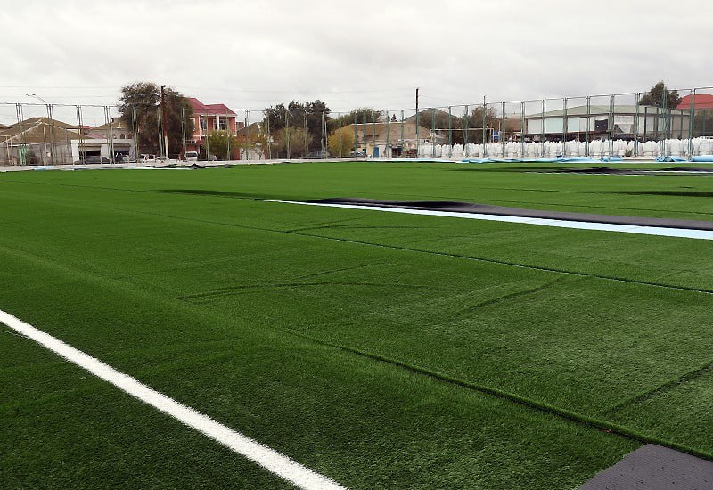 Bakıda daha bir stadionun ot örtüyü dəyişdirilir - FOTO