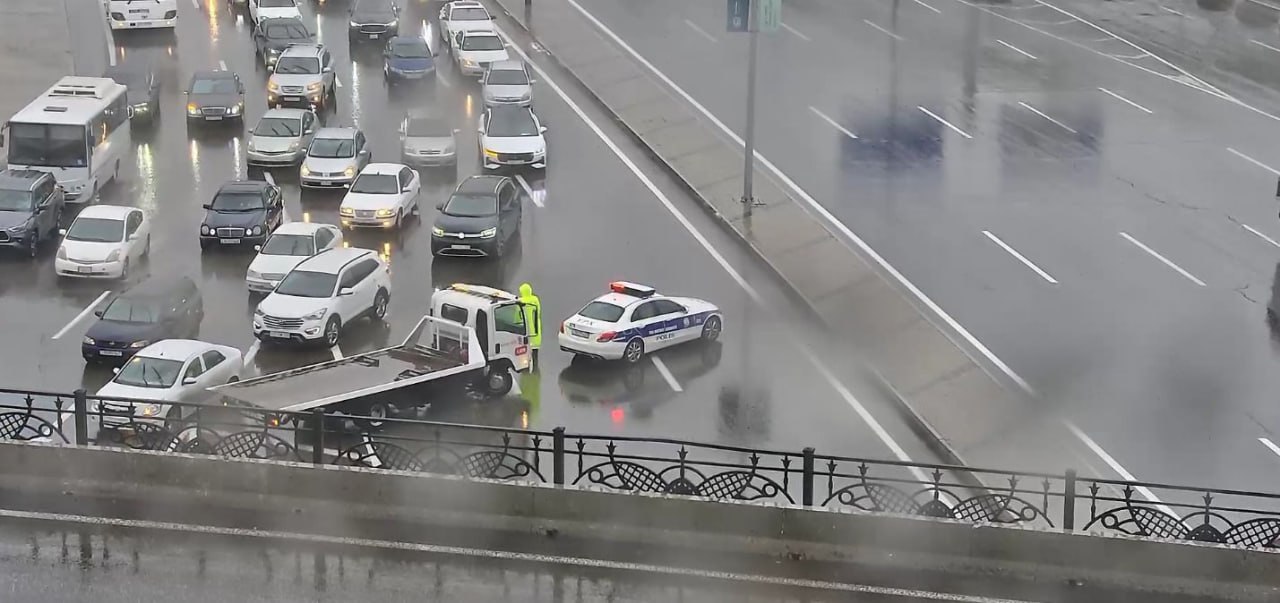 Heydər Əliyev prospektinin əsas yolu bağlandı - FOTO