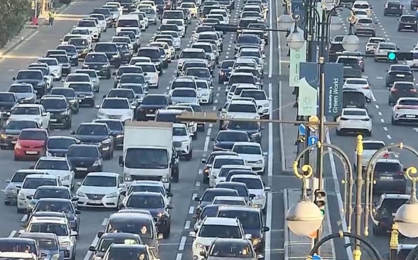 Bakıda sıxlıq olan yollar - SİYAHI