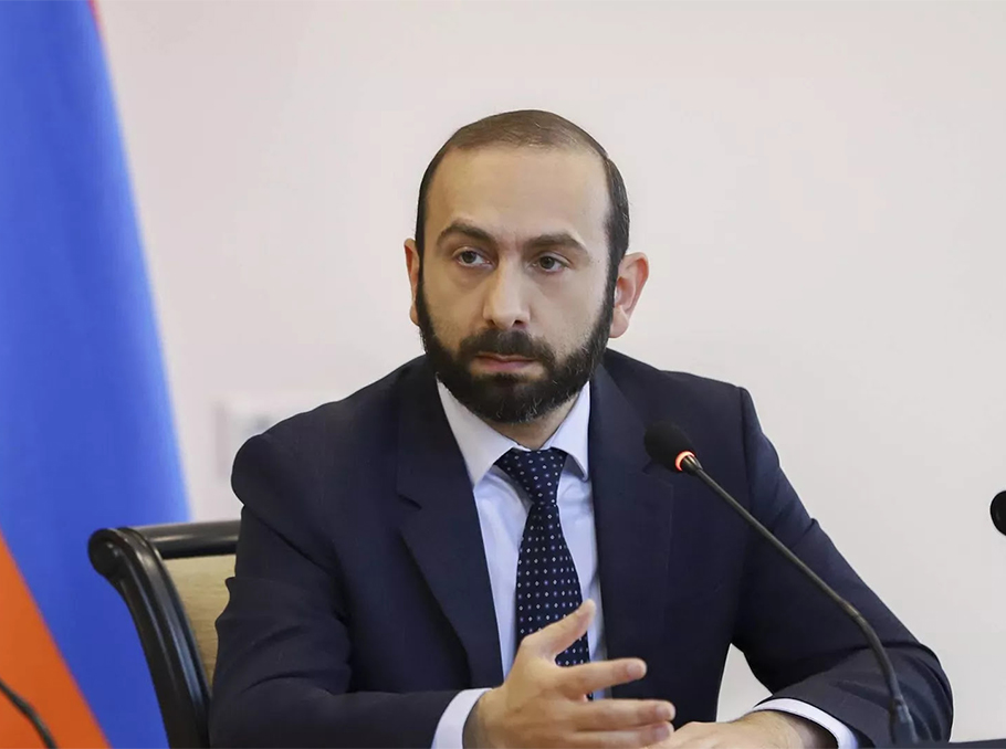 Mirzoyan: “İrəvan “3+3”ü Bakı ilə danışıqlar platforması hesab etmir”