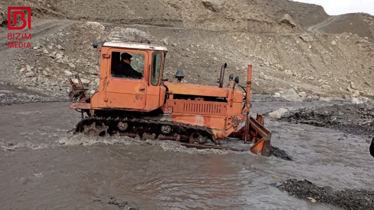 Quba-Xınalıqda uçan körpü ilə bağlı salınan yol GENİŞLƏNDİRİLİR – FOTO