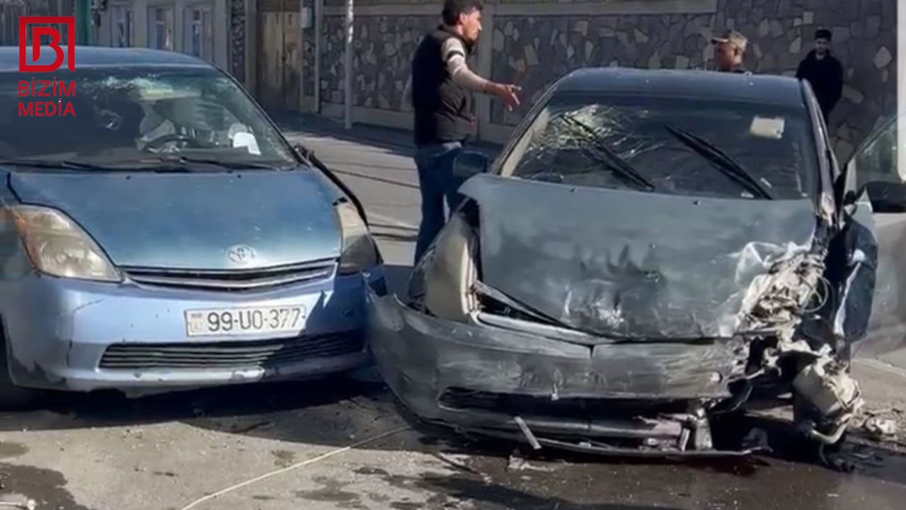 Göyçayda iki "Prius" toqquşdu: Xəsarət alanlar var - VİDEO