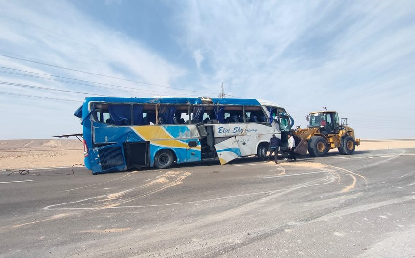 Azərbaycanlı turistləri daşıyan avtobus Misirdə qəzaya uğradı - FOTO