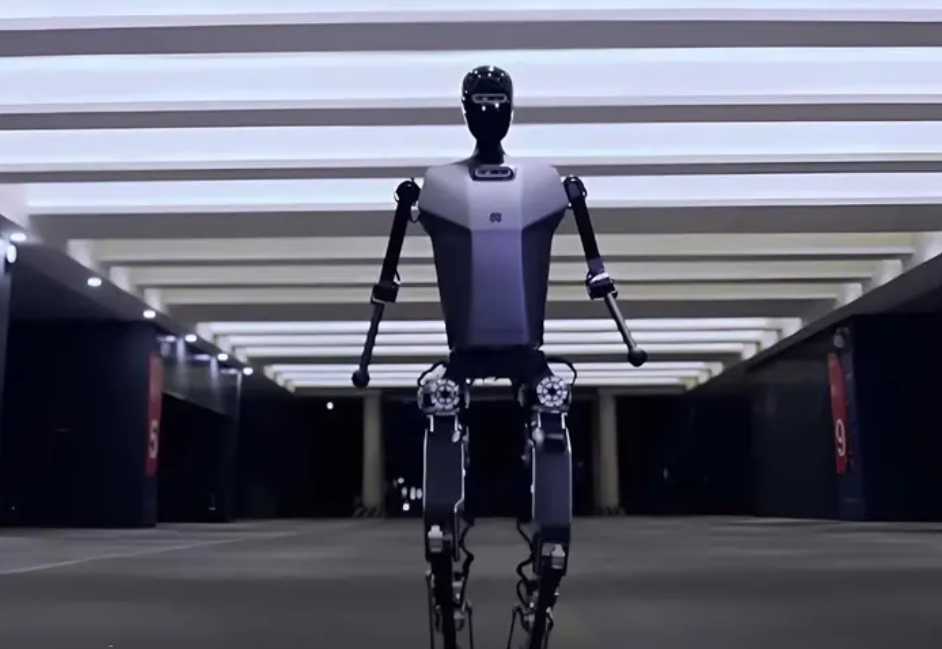 Çində YENİLİK: Robot yarımmarafonda iştirak edib - ANBAAN VİDEO