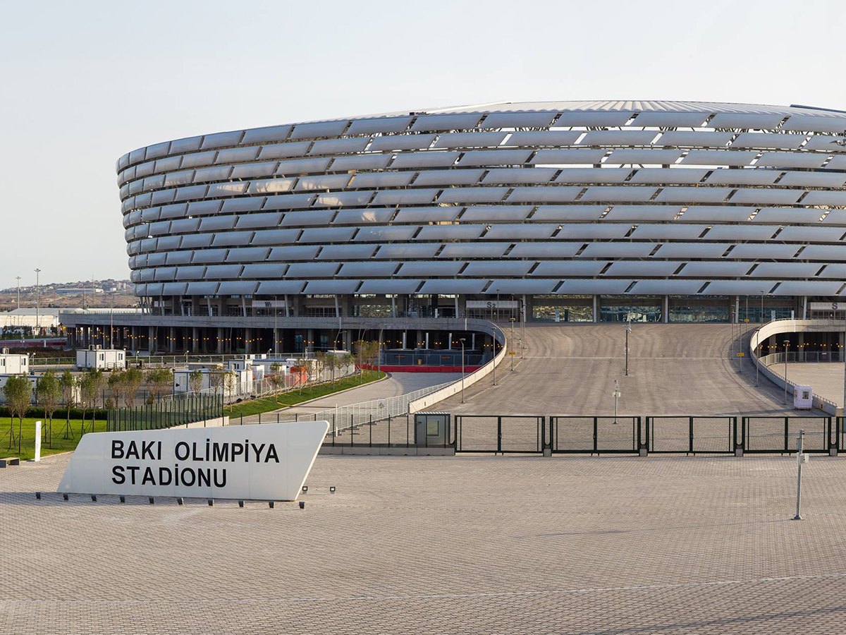 Stadiona avtomobillə qanunsuz daxil olmaq istəyən şəxs SAXLANILDI