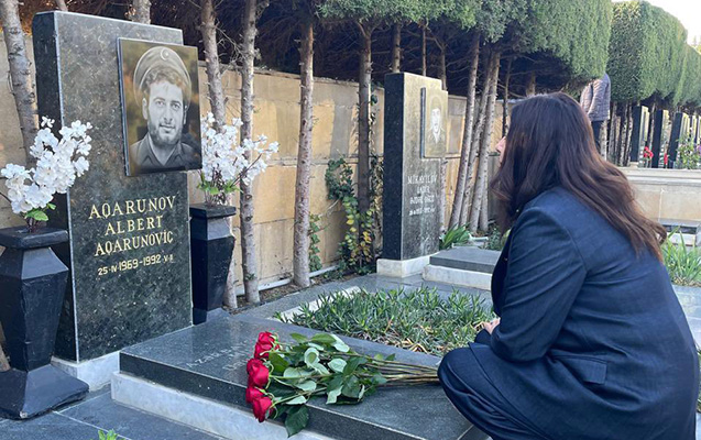 İsrailli nazir Bakıda Albert Aqarunovun məzarını ziyarət etdi – FOTO 