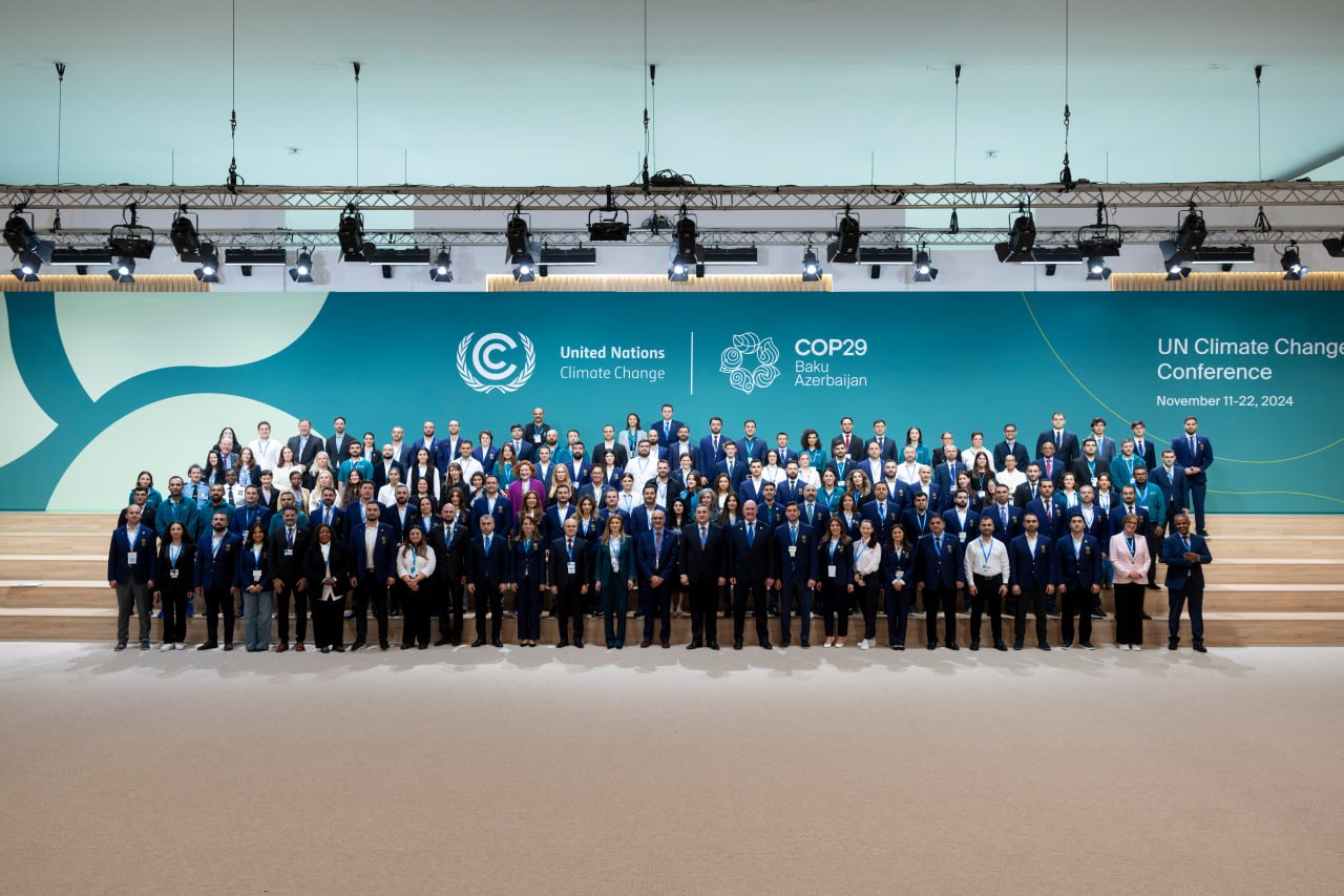 Antonio Quttereş COP29-un işçi heyəti və könüllülərlə xatirə fotosu çəkdirdi - FOTO