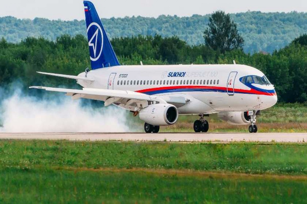 Antalya hava limanında Rusiyanın SSJ-100 təyyarəsi yandı