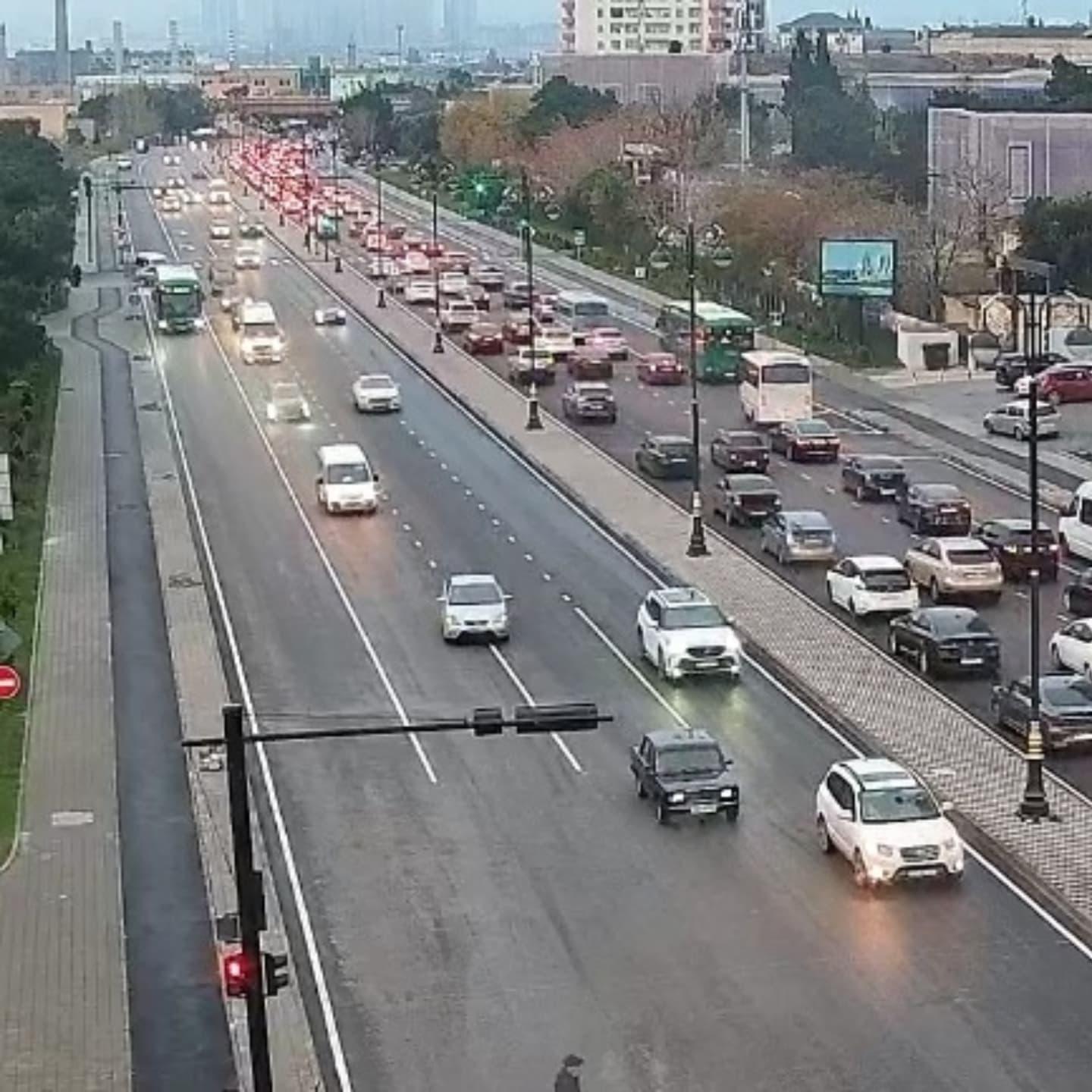 Bakıda tıxac olan yolların sayı artdı - SİYAHI