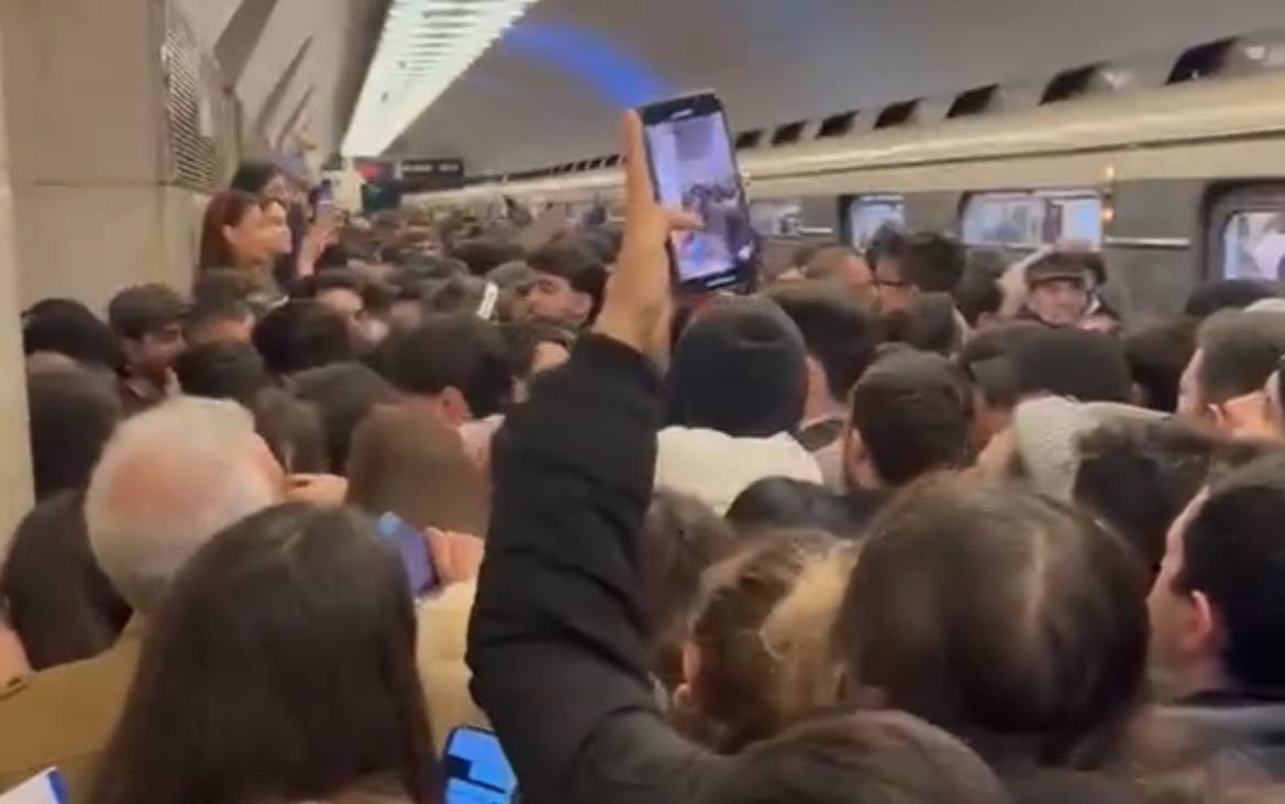 SON DƏQİQƏ: Metroda nasazlıq oldu, sərnişinlər düşürüldü - VİDEO