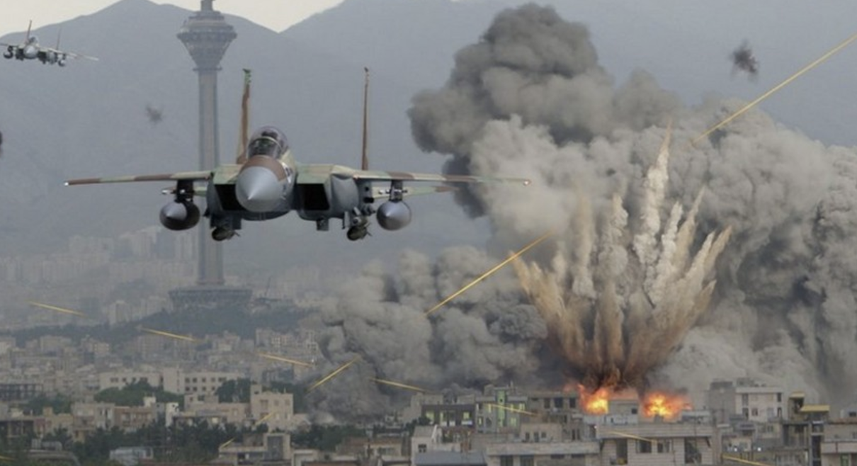 İsrail qırıcıları Suriyada Mezzeh hava bazasını bombalayır - VİDEO
