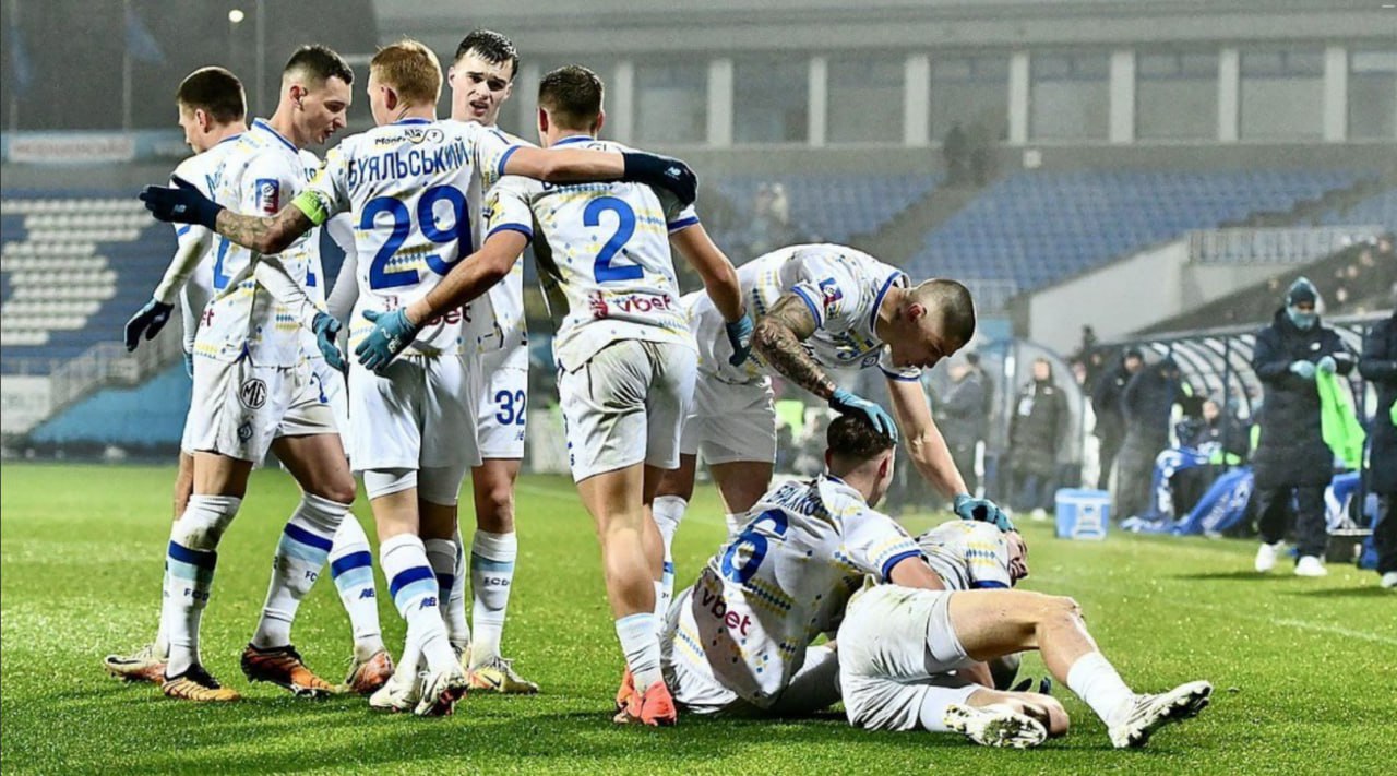 Kiyevdə futbol matçı hava hücumuna görə YARIMÇIQ DAYANDIRILDI Kiyevdə futbol matçı hava hücumuna görə YARIMÇIQ DAYANDIRILDI