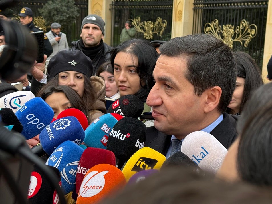 Hikmət Hacıyev: “Fransa Ermənistanın silahlandırılmasının arxasında duran əsas qüvvələrdəndir” Hikmət Hacıyev: “Fransa Ermənistanın silahlandırılmasının arxasında duran əsas qüvvələrdəndir”