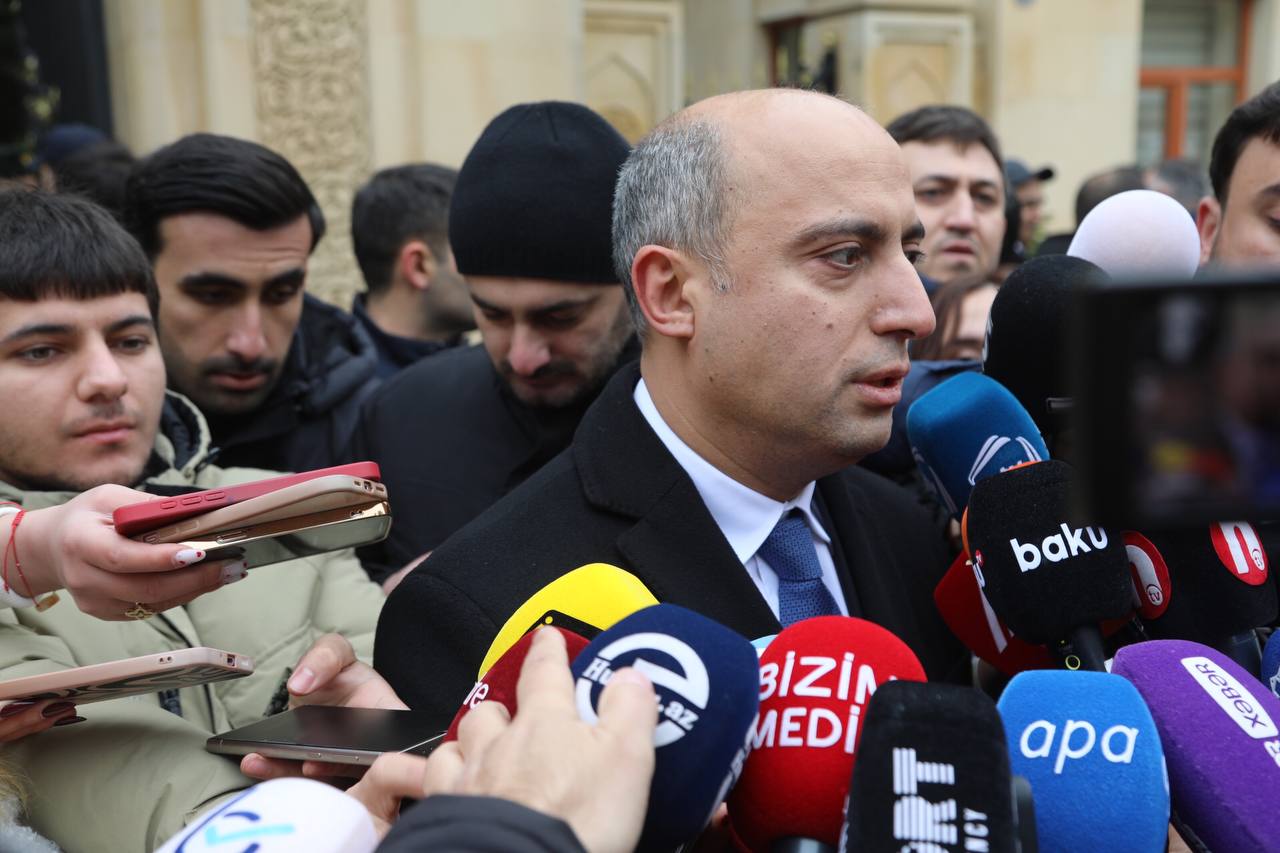 “Ayrı-ayrı məktəblərdə pul yığılır”- Emin Əmrullayev “Ayrı-ayrı məktəblərdə pul yığılır”- Emin Əmrullayev