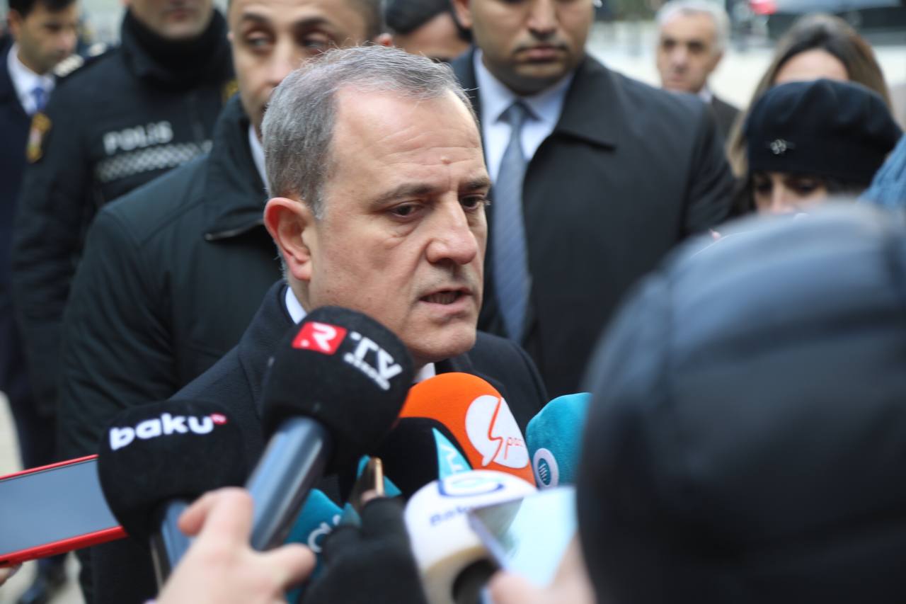 “Sülh müqaviləsinin 17 maddəsindən 15-i razılaşdırılıb” - Nazir “Sülh müqaviləsinin 17 maddəsindən 15-i razılaşdırılıb” - Nazir
