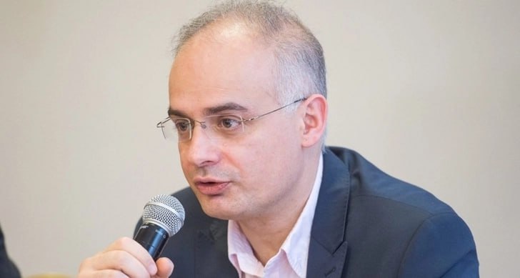 Levon Zurabyan Paşinyanı bacarıqsız bloger adlandırdı