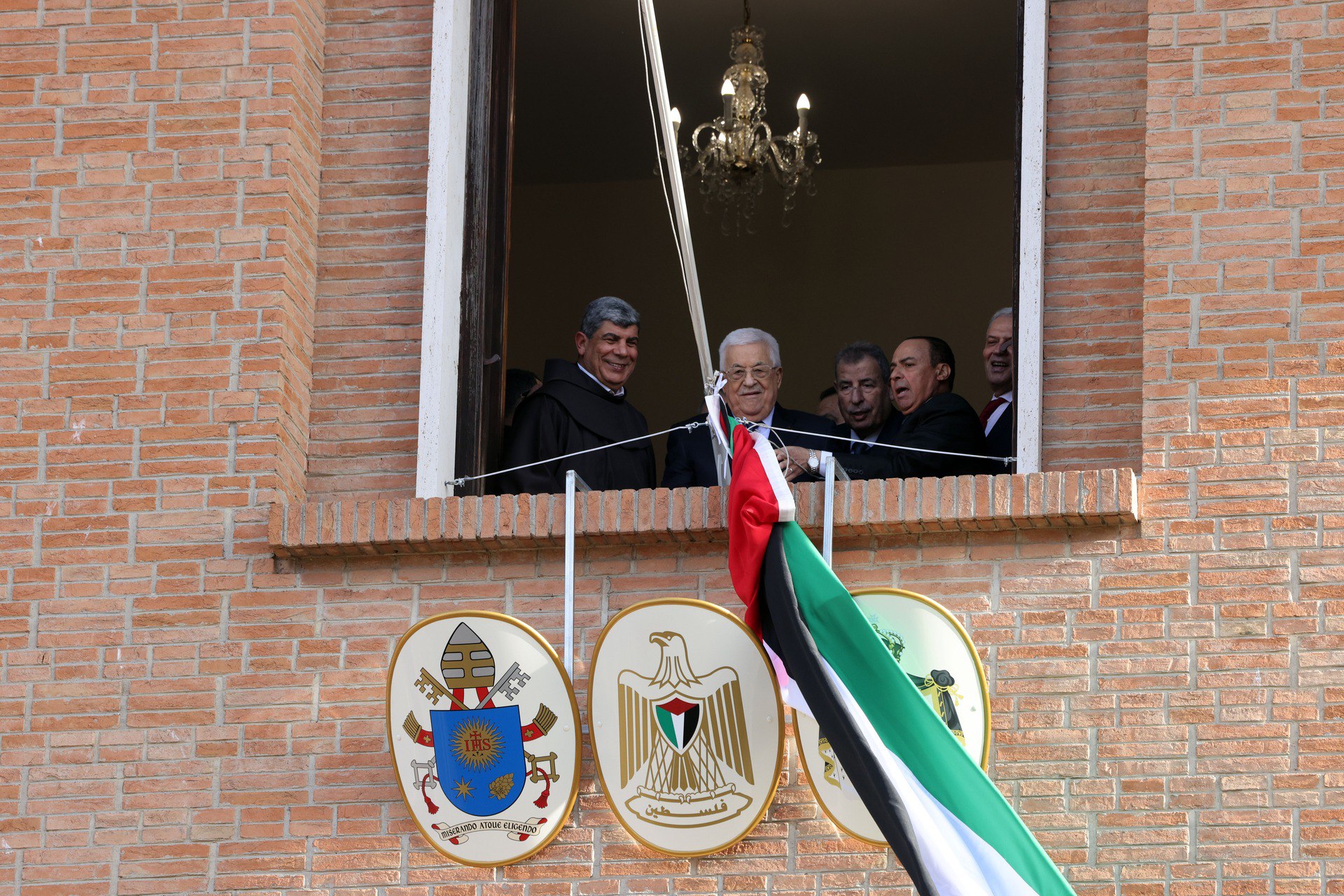 Mahmud Abbas Vatikanda Fələstinin səfirliyini açıb Mahmud Abbas Vatikanda Fələstinin səfirliyini açıb
