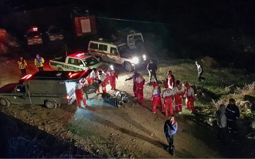 İranda avtomobil dağdan aşdı, 10 nəfər öldü - FOTO İranda avtomobil dağdan aşdı, 10 nəfər öldü - FOTO