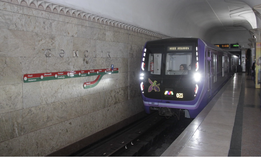 Metroda yenə GECİKMƏ: İnterval YEDDİ DƏQİQƏNİ keçdi - FOTO