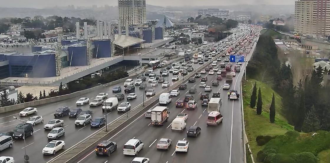 Hazırda Bakının bu yollarında tıxac var - FOTO