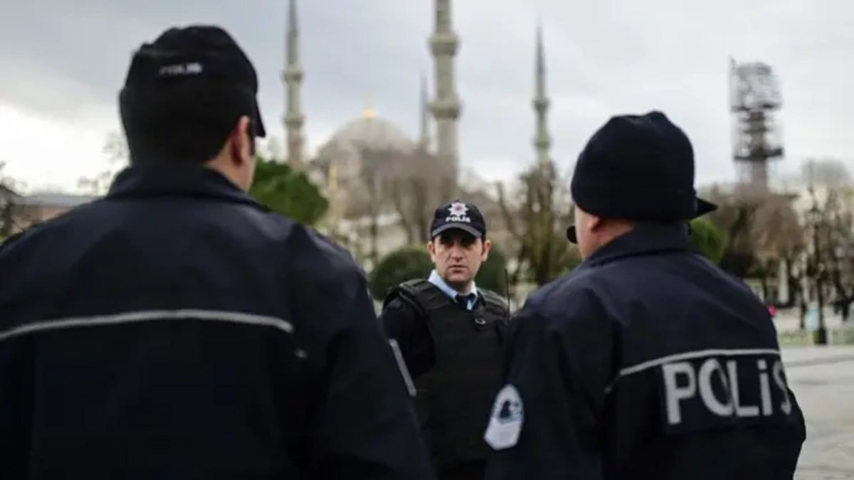 Türkiyədə turistləri aldadan fırıldaqçılar HƏBS EDİLDİ - FOTO/VİDEO Türkiyədə turistləri aldadan fırıldaqçılar HƏBS EDİLDİ - FOTO/VİDEO