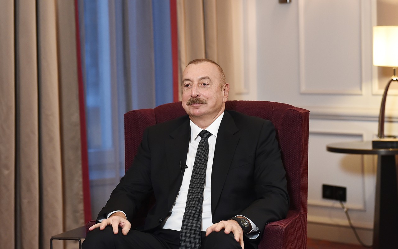 İlham Əliyev kubalı həmkarını təbrik etdi İlham Əliyev kubalı həmkarını təbrik etdi