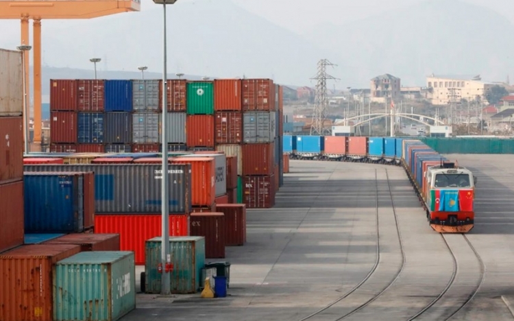 Azərbaycandan dəmir yolu ilə daşınan tranzit yüklər yol vergisindən AZAD EDİLDİ
