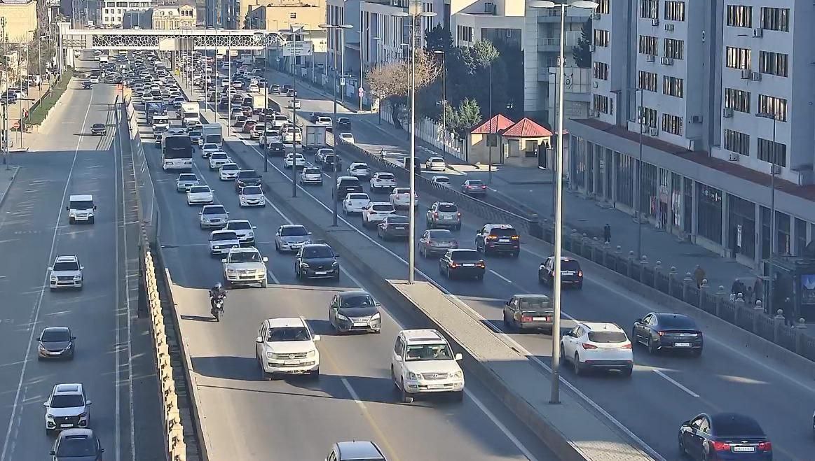 Bakıda hazırda sıxlıq olan yollar – SİYAHI/FOTO