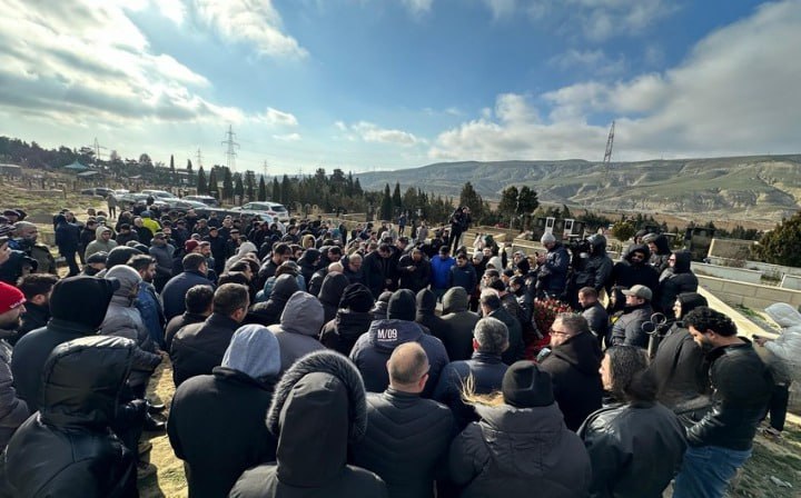 Aktyor Azər Baxşəliyev dəfn edildi - FOTO/VİDEO