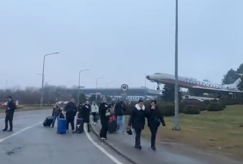 Moldova aeroportunda bomba həyəcanı: Sərnişinlər təxliyə edildi – VİDEO 