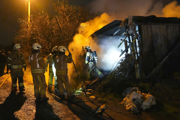 İstanbulda fabrikdə yanğın oldu - FOTO