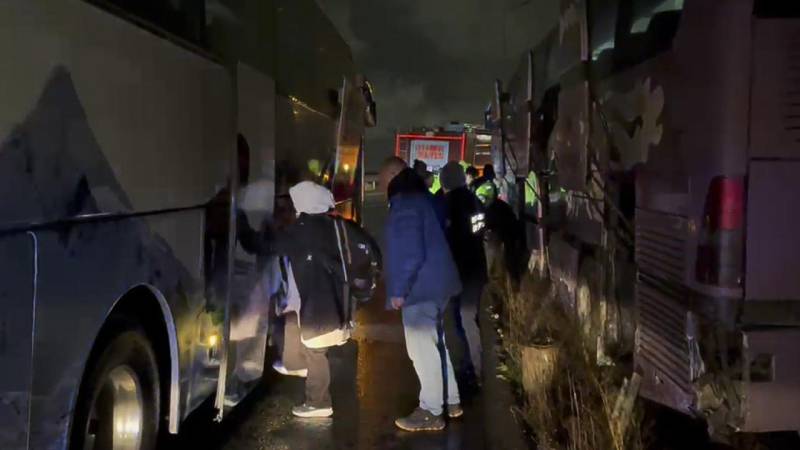 Turist mikroavtobusu qəzaya uğradı: Ata və oğlu həyatını itirdi - VİDEO