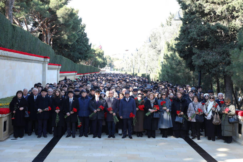 Qərbi Azərbaycan İcmasının kollektivi 20 Yanvar şəhidlərinin xatirəsini yad etdi - FOTO