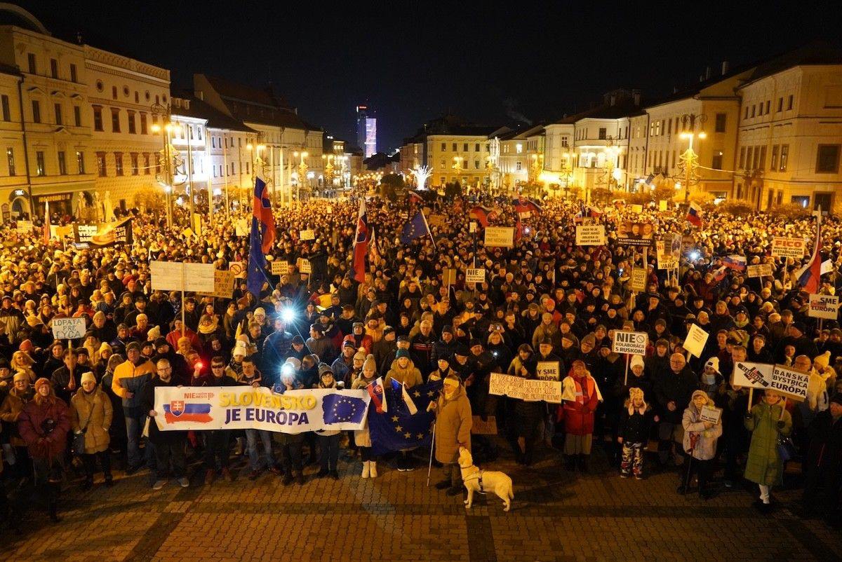 Slovakiyada Fitso hökumətinə qarşı etirazlar BAŞLADI - FOTO