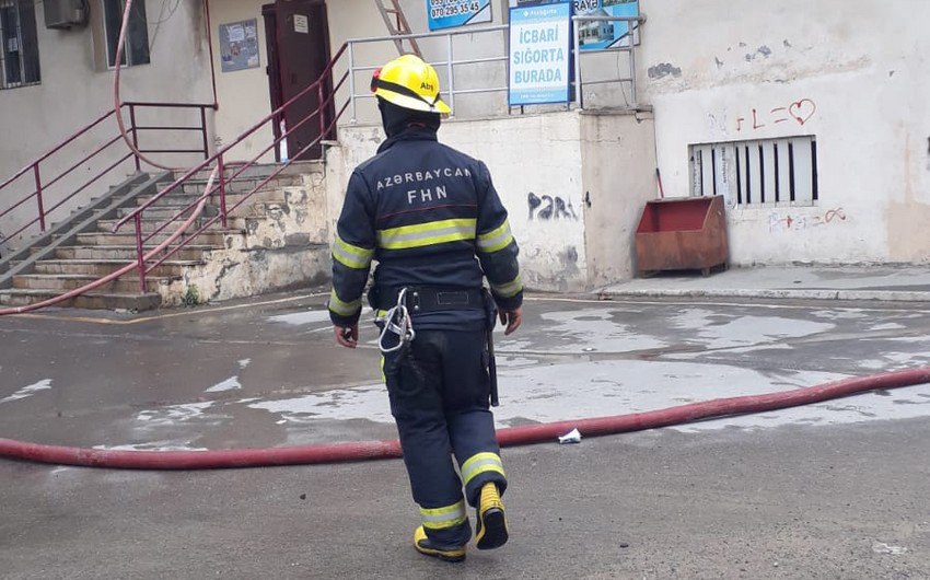 Bakıda yaşayış binasında yanğın: Tüstüdən zəhərlənən var