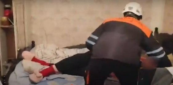 Gəncədə dəm qazından zəhərlənən ana ilə övladın xilasedilmə ANI - VİDEO 