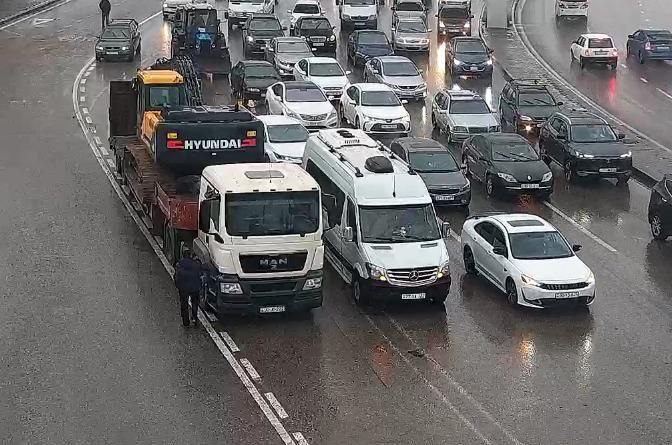 Yağışlı havada Bakıda qeydə alınan QƏZALAR – FOTO