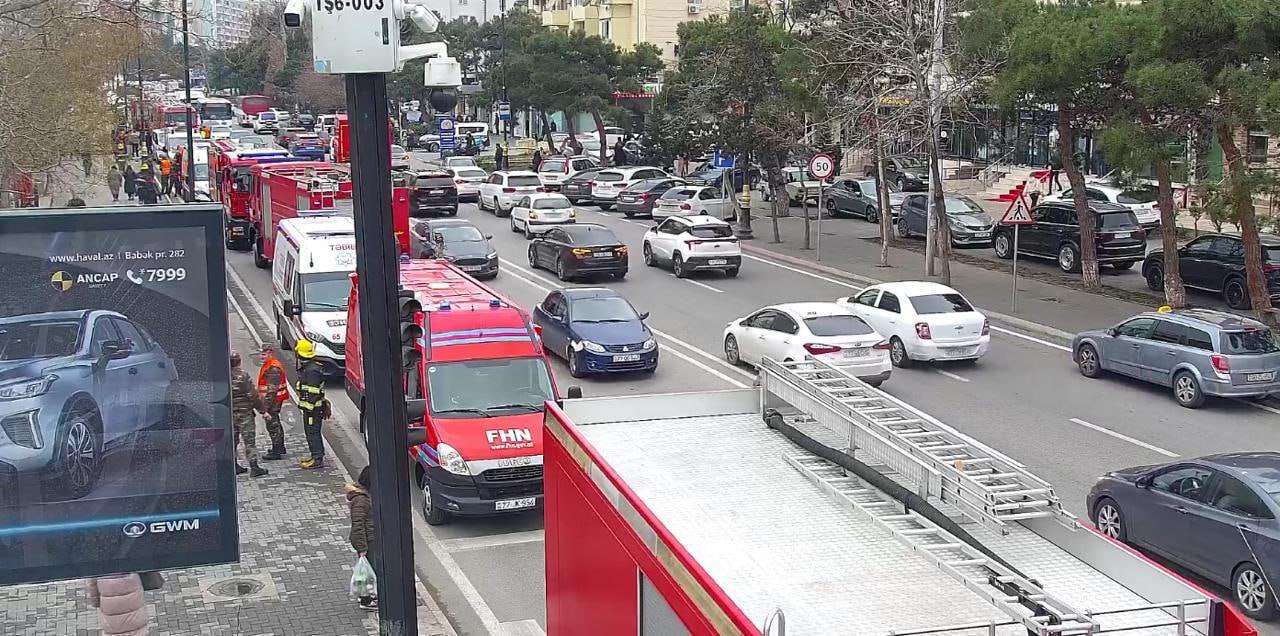 Nərimanovdakı yanğın tıxaca SƏBƏB OLDU – FOTO