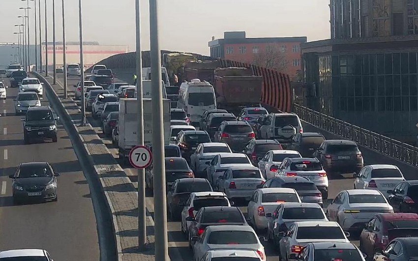 “Koroğlu” metrostansiyası istiqamətində sıxlıq yarandı - SƏBƏB - FOTO