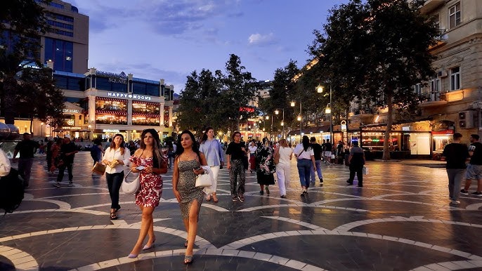 “Torqovıy”da turistlərə satılan QIZLAR - Sutenyor şəbəkəsini ifşa edən VİDEO