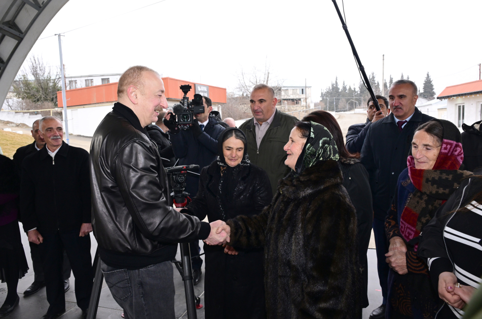 Prezident Xocalının Ballıca kəndinə köçən sakinlərlə GÖRÜŞDÜ - FOTO/VİDEO