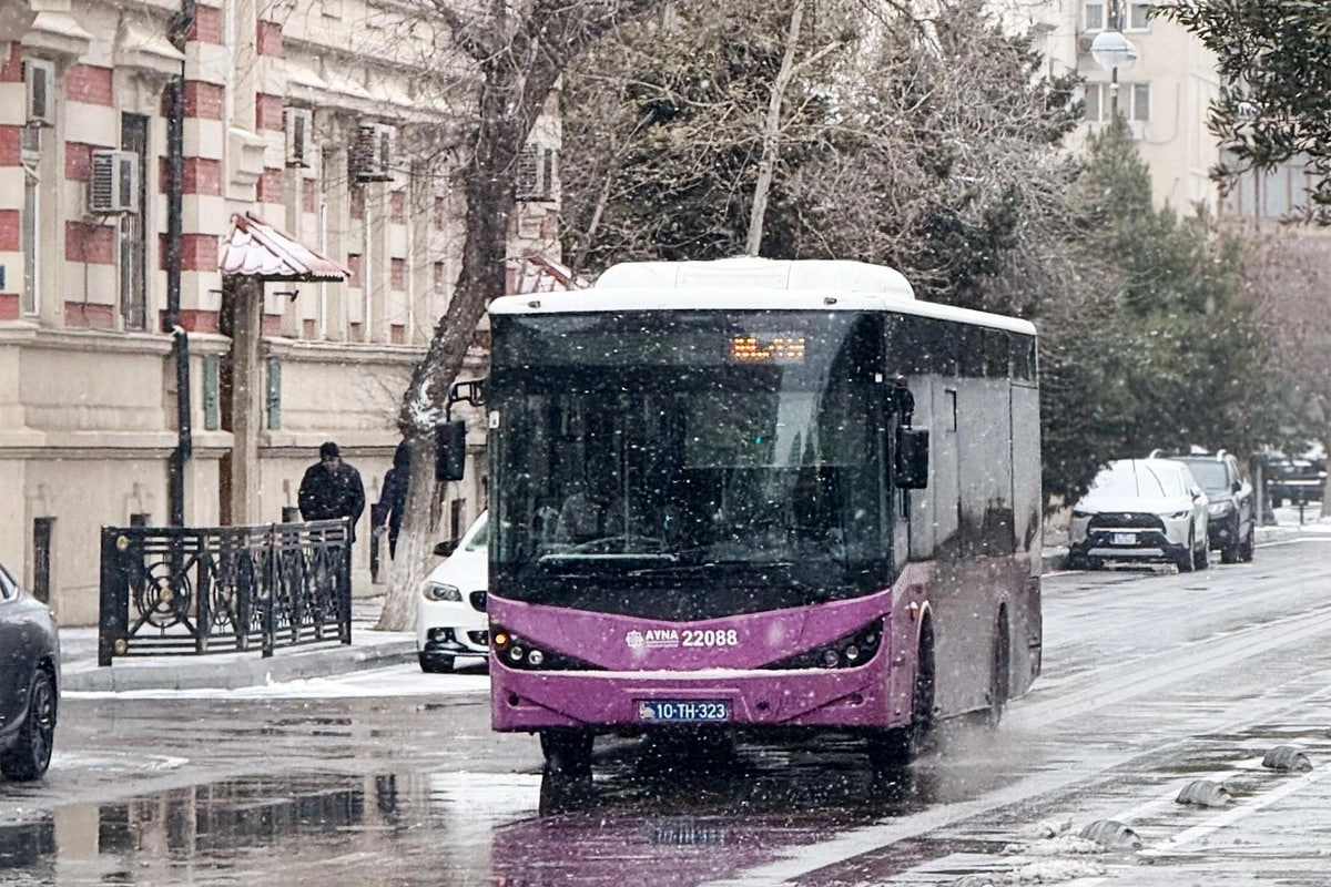 Sərnişinlərin NƏZƏRİNƏ! Bakıda avtobuslar bu saatadək fəaliyyət göstərəcək