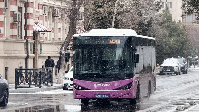 Sərnişinlərin NƏZƏRİNƏ! Bakıda avtobuslar adi qrafikə qayıtdı