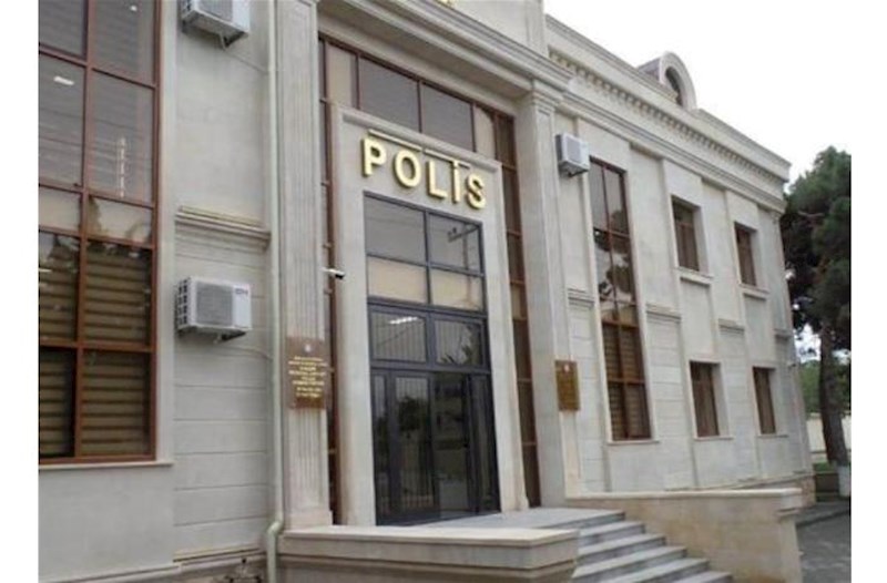 Küçədə xuliqanlıq etdi - Evinə 1000 nəfəri qeydiyyata saldırdığı üzə çıxdı Küçədə xuliqanlıq etdi - Evinə 1000 nəfəri qeydiyyata saldırdığı üzə çıxdı