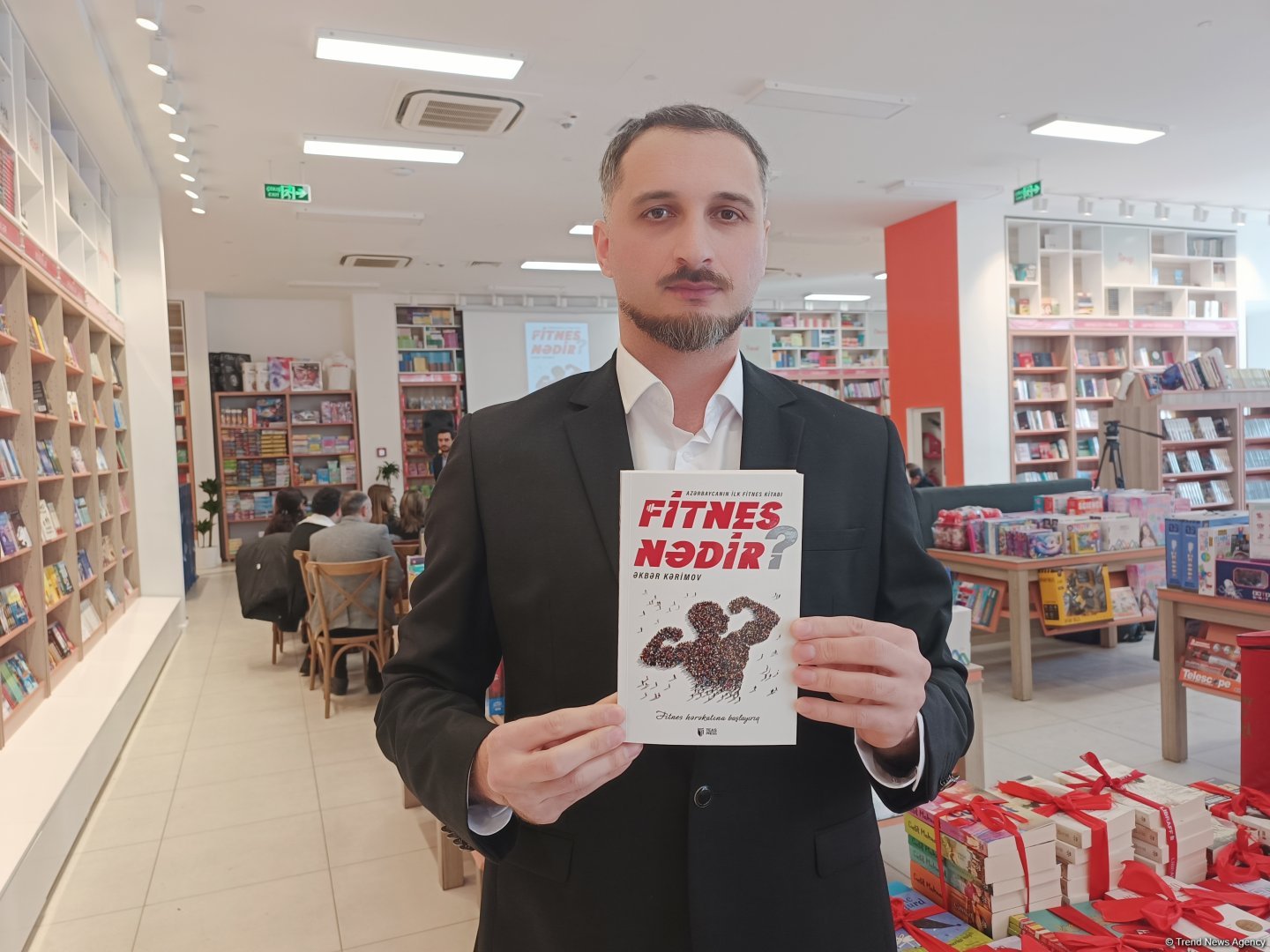 Əkbər Kərimovun müəllifi olduğu ilk fitnes kitabı təqdim edildi – FOTO